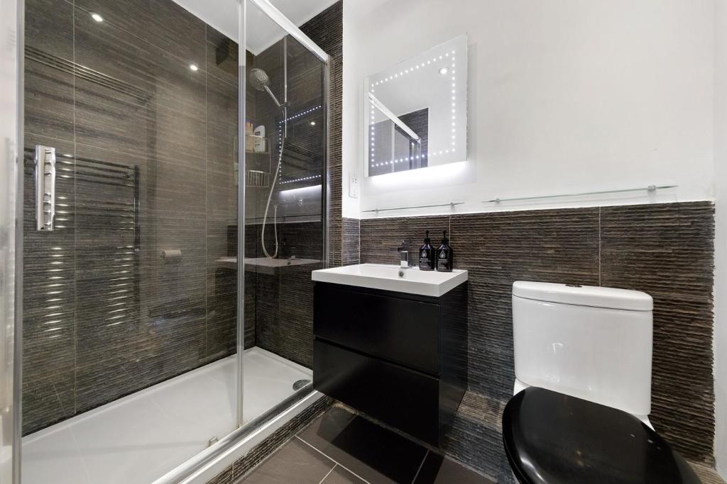 Bathroom (1).jpg