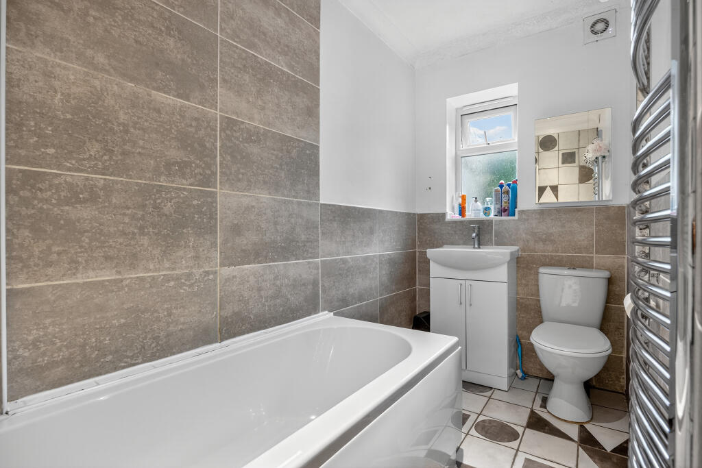 Raymond Crescent, Guildford, GU2