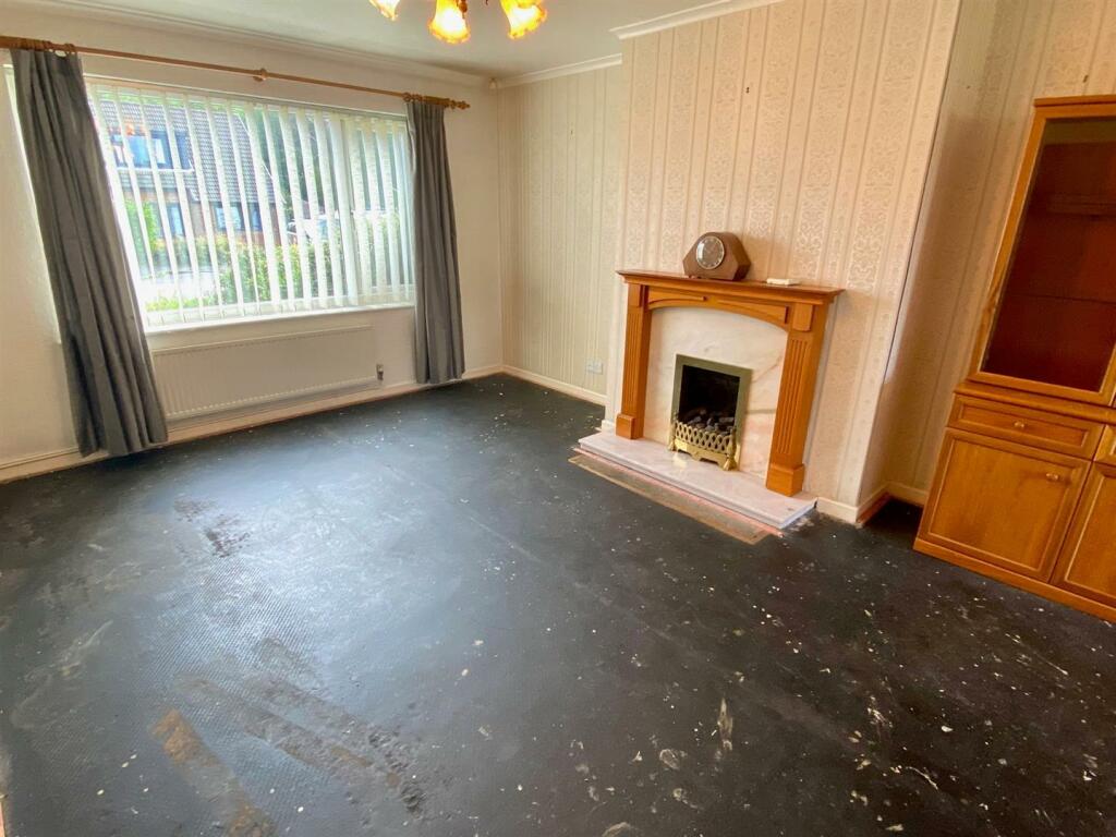 parkfield avenue 17 lounge area.jpg