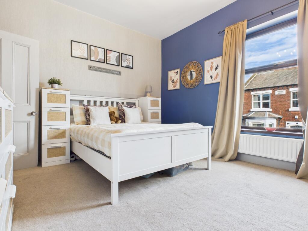 CAM03729G0-PR0161-STILL006