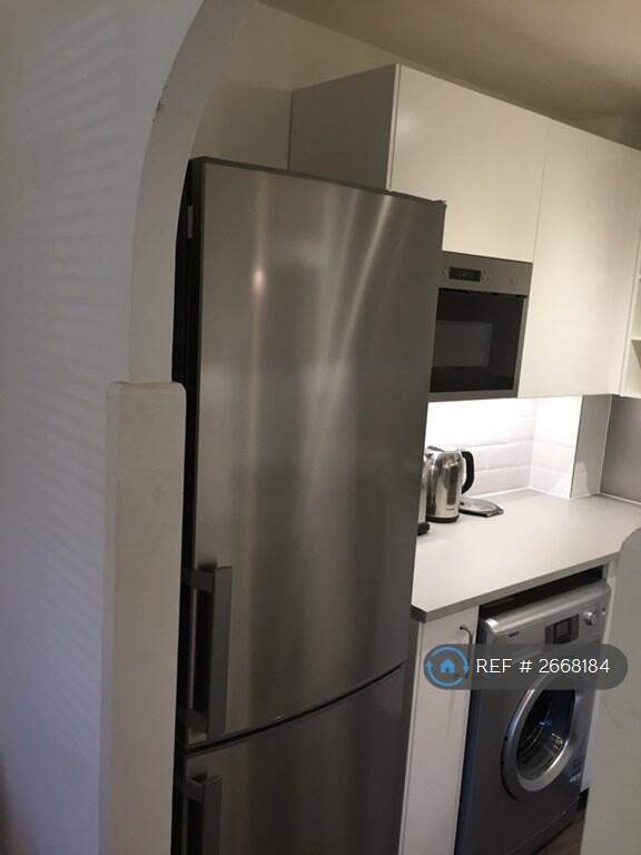 Kitchen (f/f, Wm, Built-In Microwave)