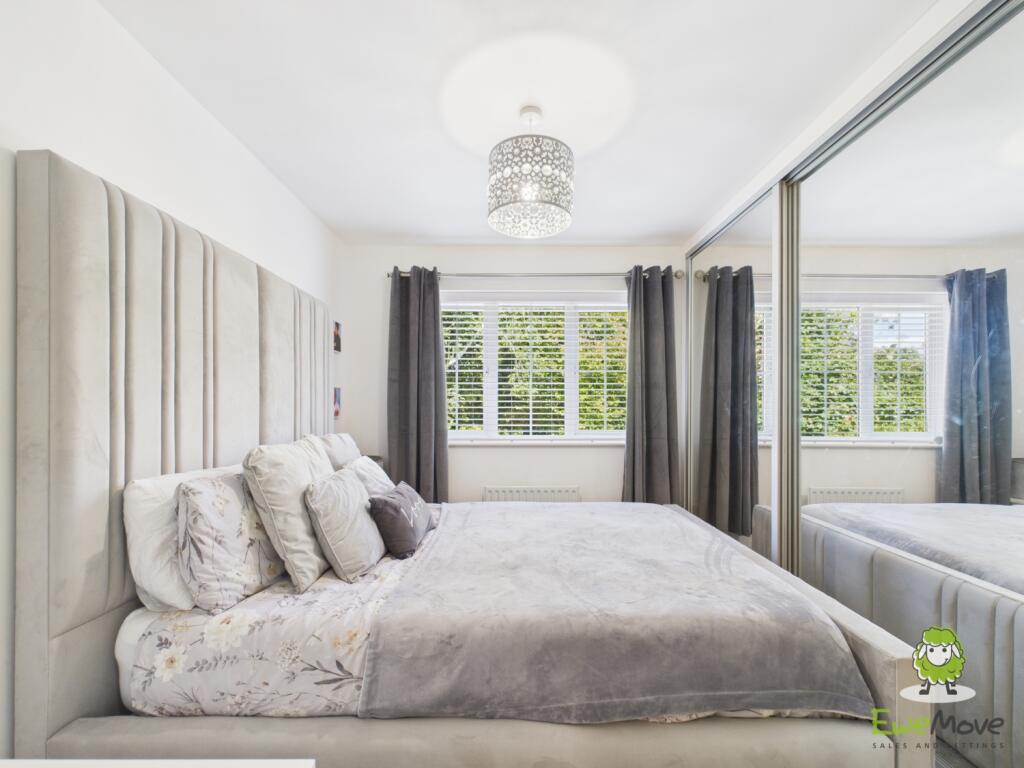 EweMove Estate Agents Basingstoke -Dundee Gardens 