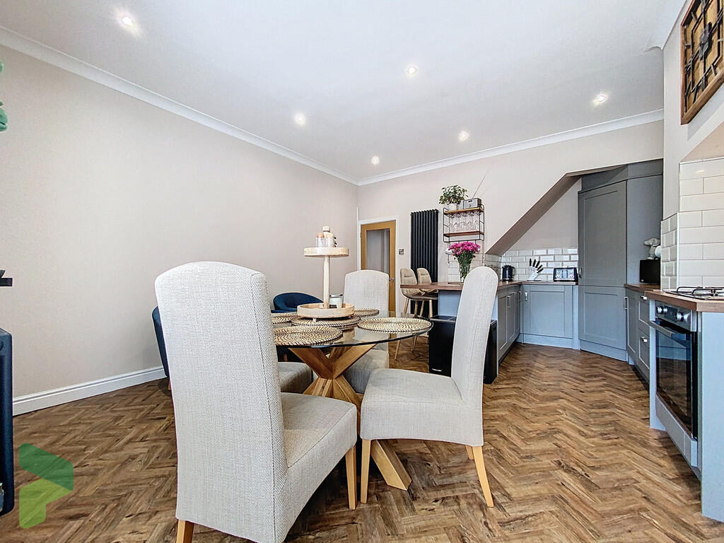 Fitted Breakfast ...