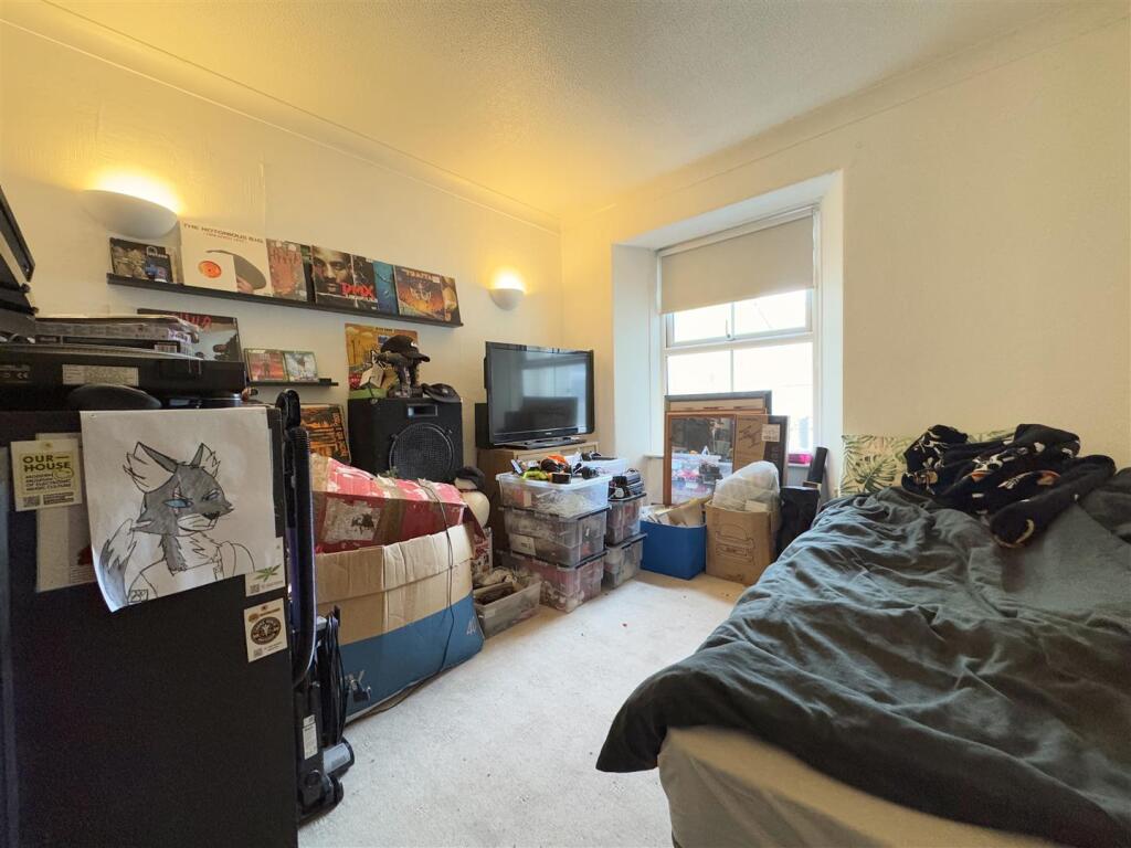 Dining Room/Bedroom 5