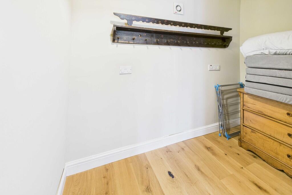 Dressing Room/Wal...