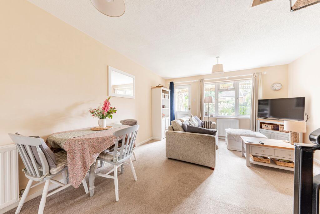 Living Room/Dining Room (1)