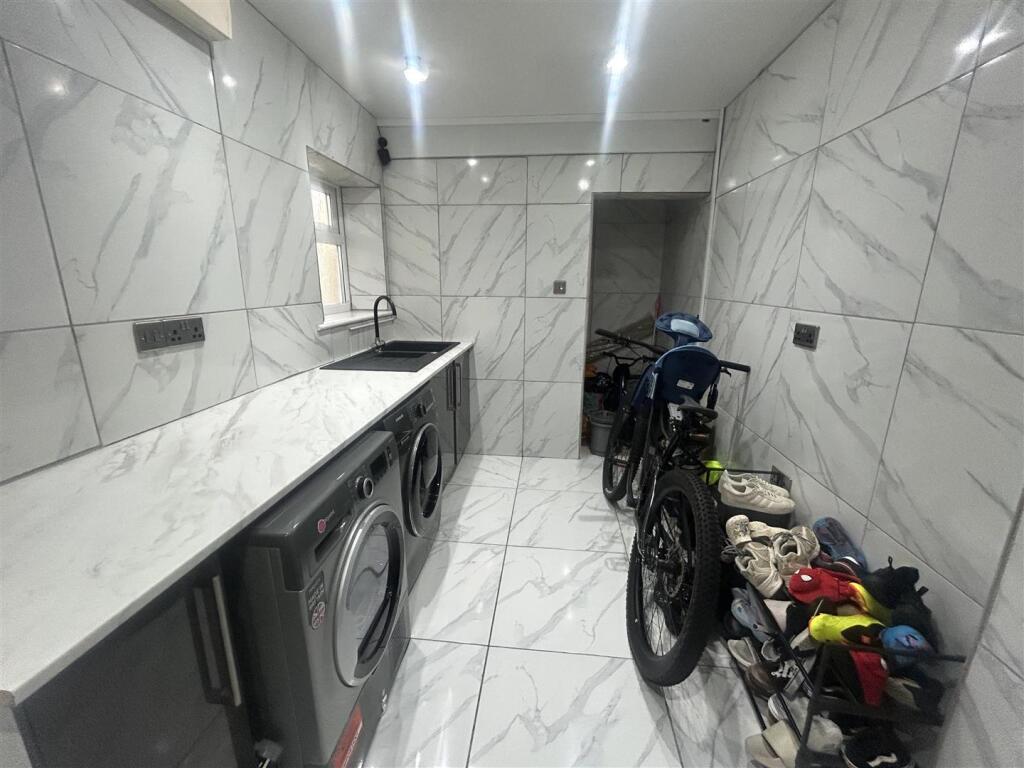 GARAGE &amp; UTILITY