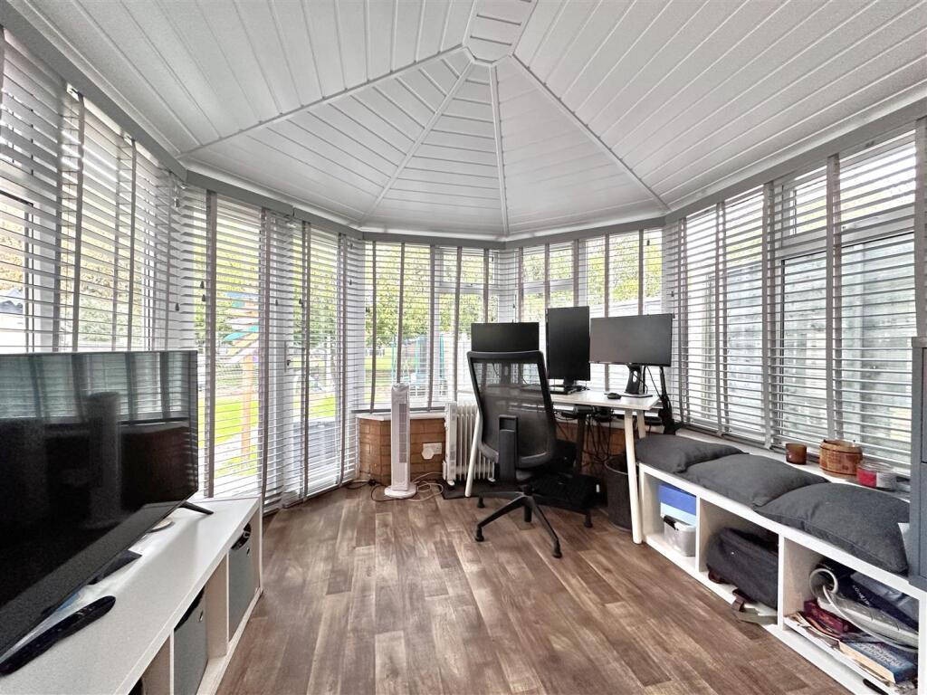 Garden Room 653
