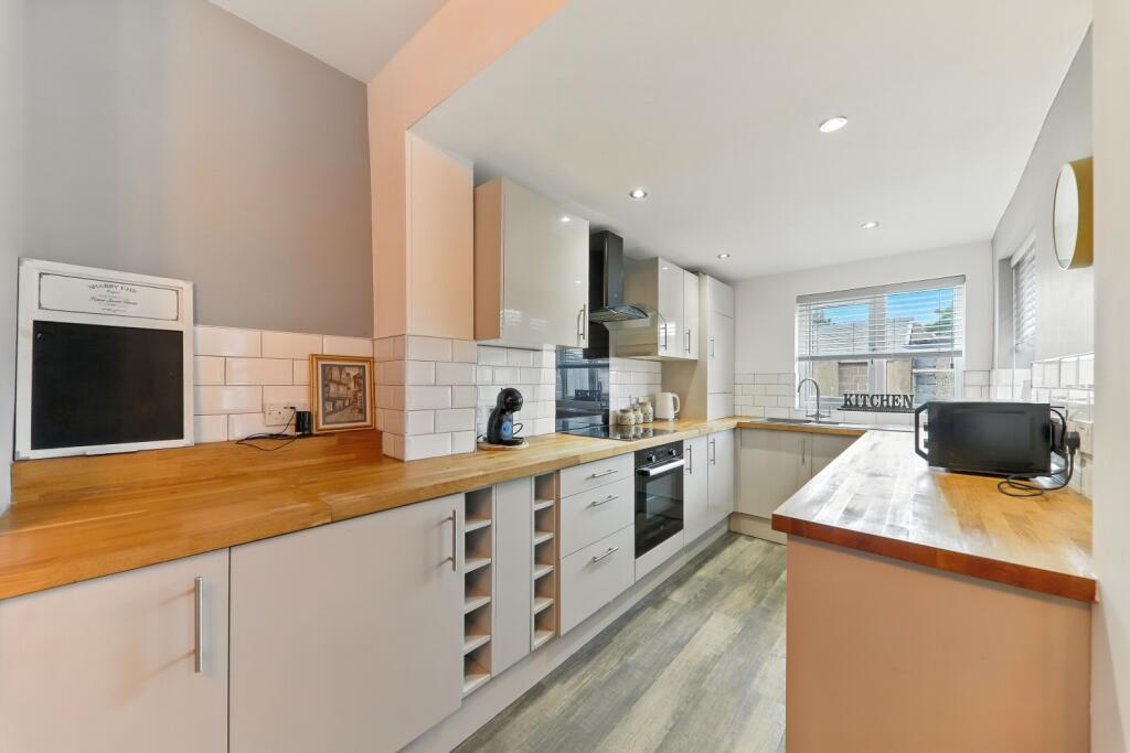 Kitchen 2 - Willow Garth - EweMove Pontefract
