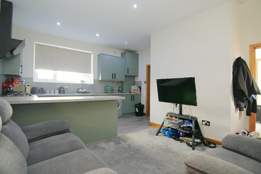 FLAT A LIVING ROOM