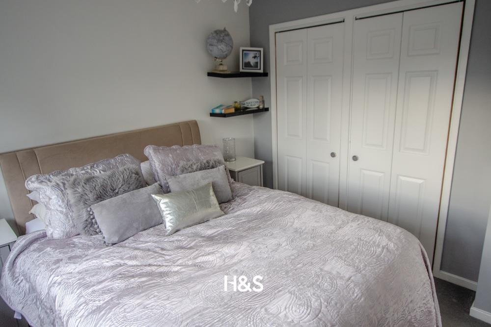 18 Palmers Close - Bedroom 2..jpg