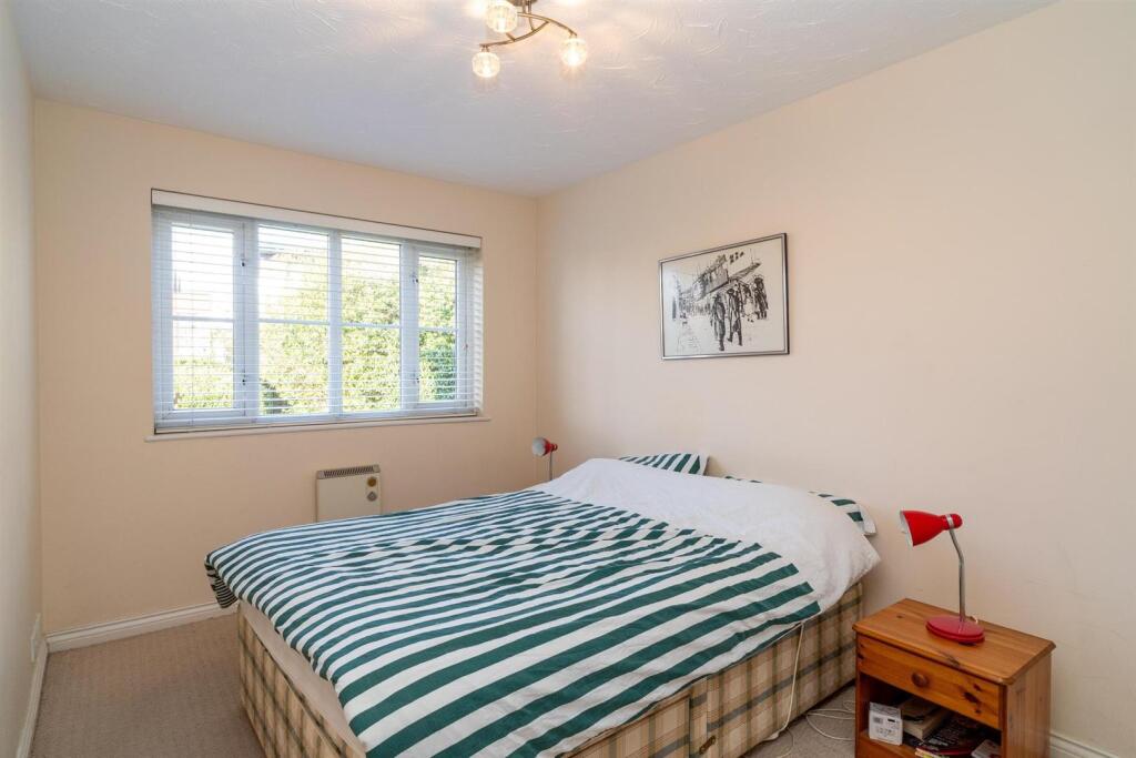 006-46 Kensington Way.jpg