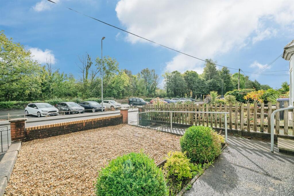 24 Station Road 2.jpg