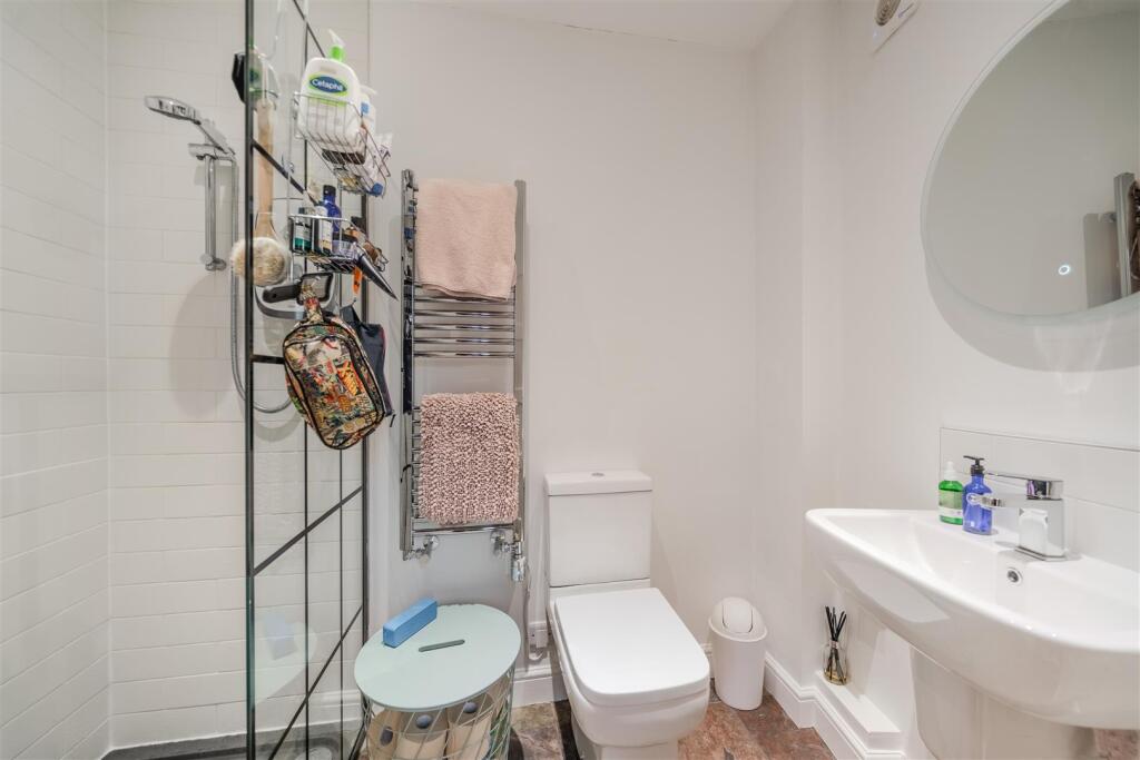 Bathroom 2.jpg