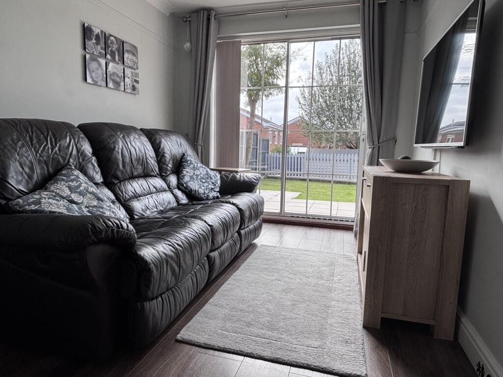 Snug/2nd reception room