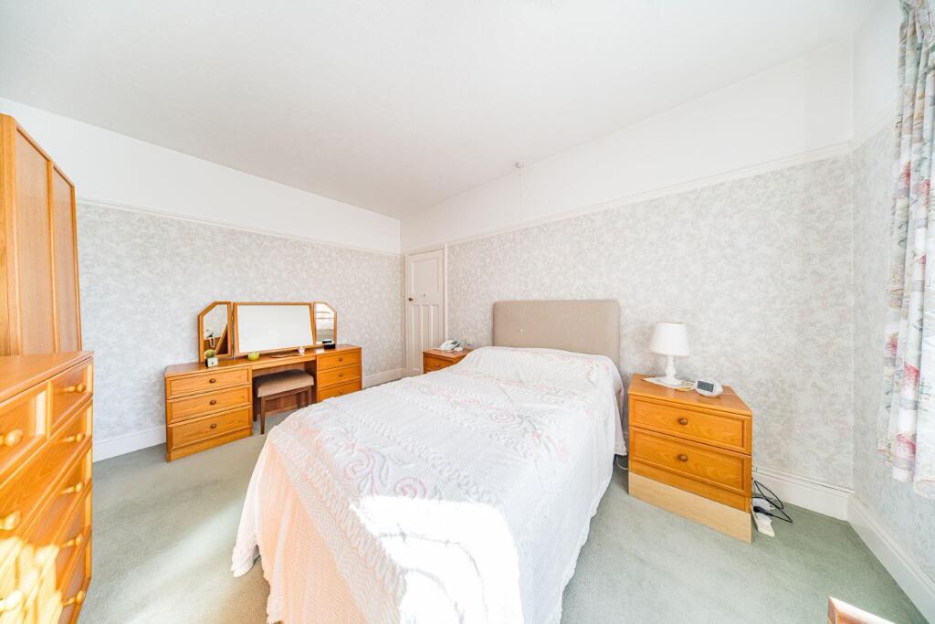 16 Old Lane bedroom 1 2.jpg