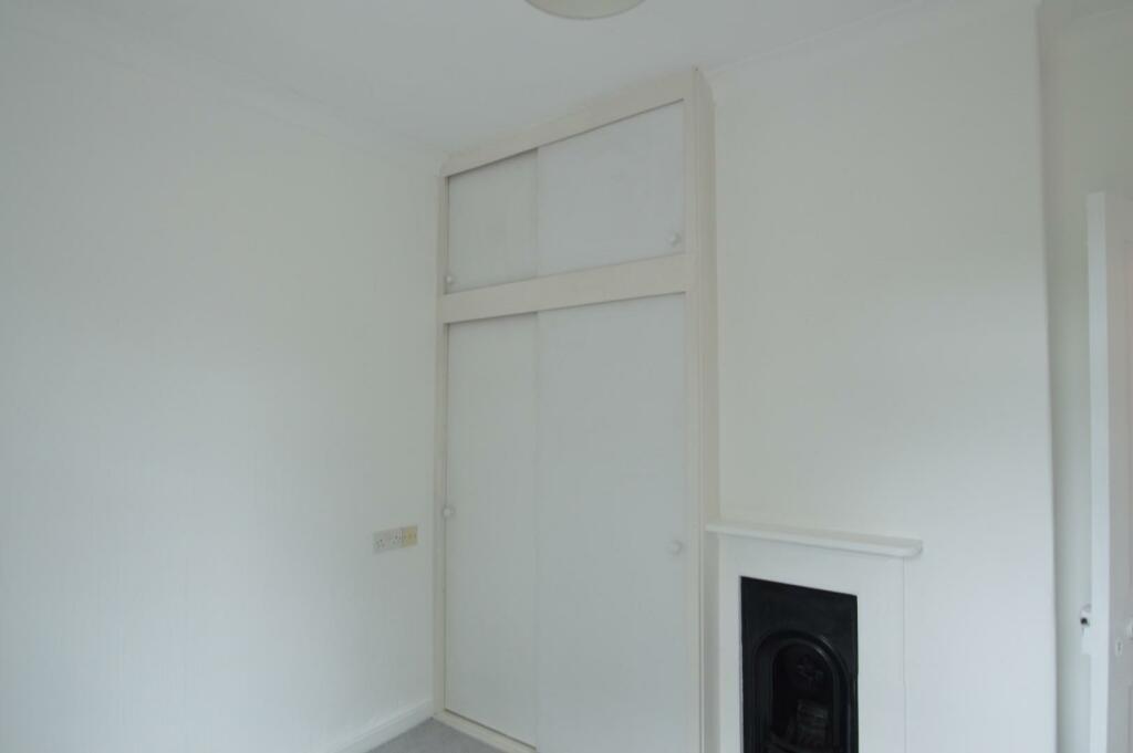 Bedroom one1.JPG