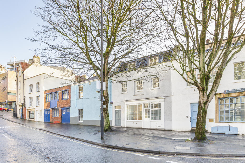 32 Frogmore St 2.jpg