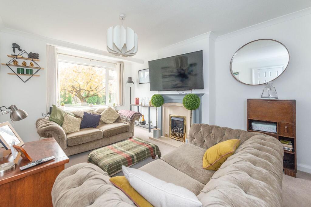 KITCHEN DINER AND LOUNGE