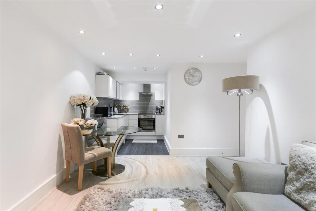 ROYAL CREST HOUSE,1B (3).jpg