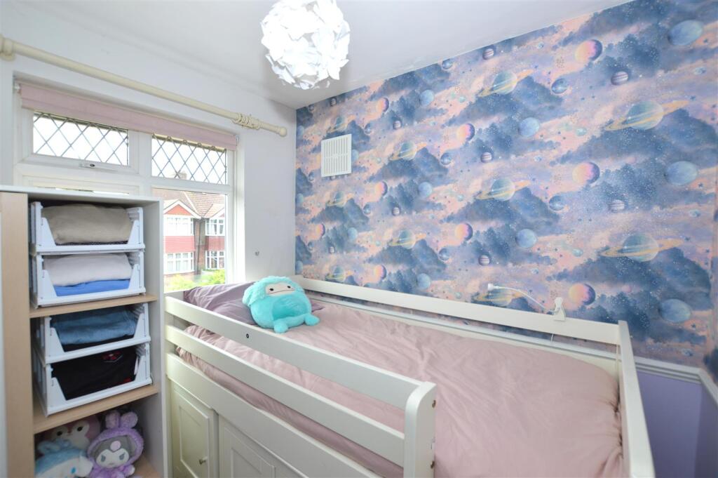 10 Shirley Drive bed 3.JPG