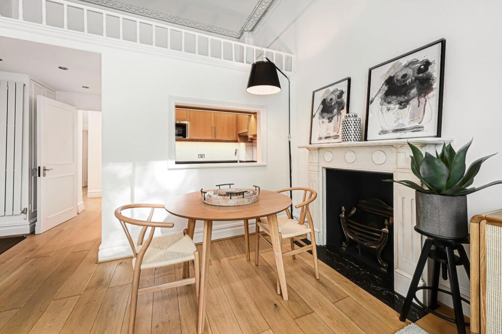 Lounge / Dining