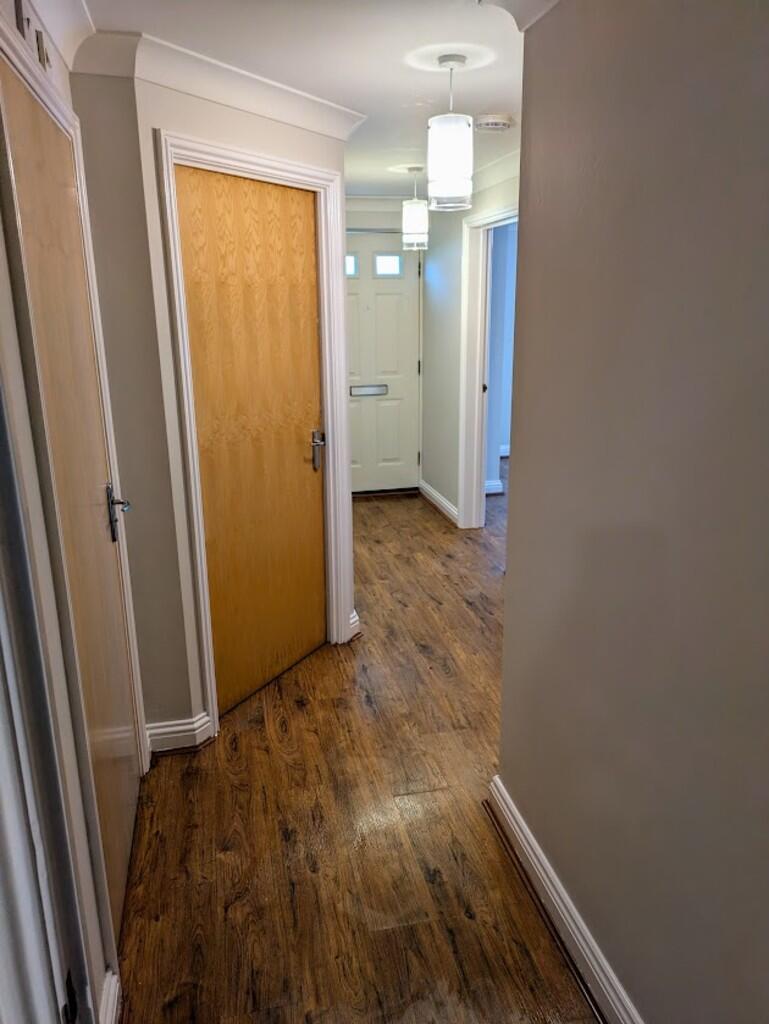 Blossom ct hallwa...