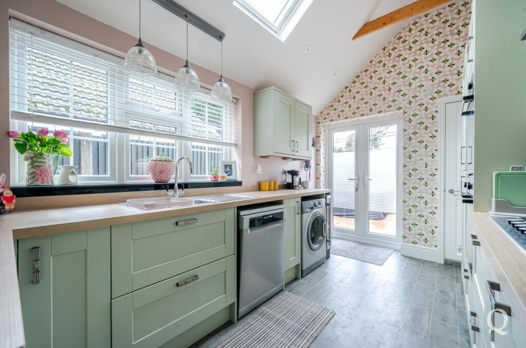 4bf838e3-7518-41a...