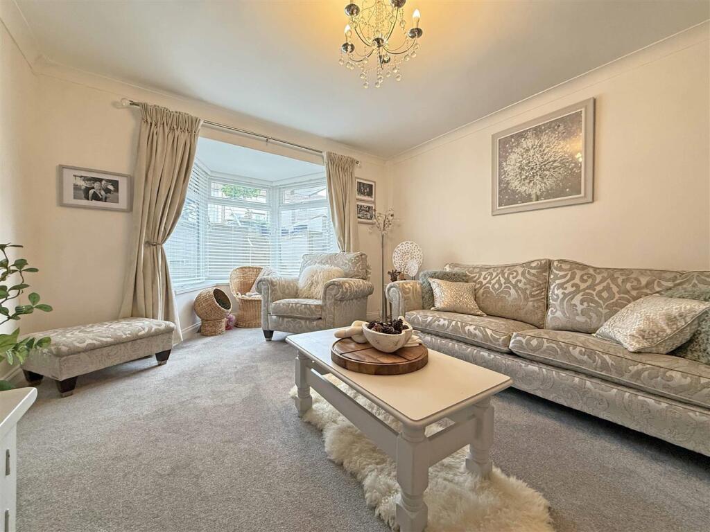 Hawkinge Gardens 34 - Lounge.jpg