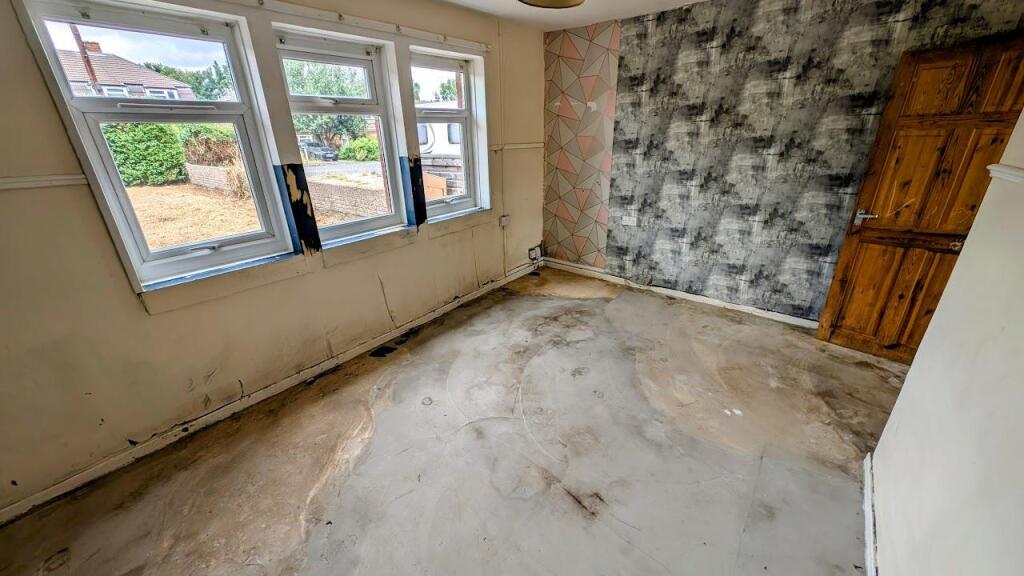 16 Orchard Close lounge 3.jpg