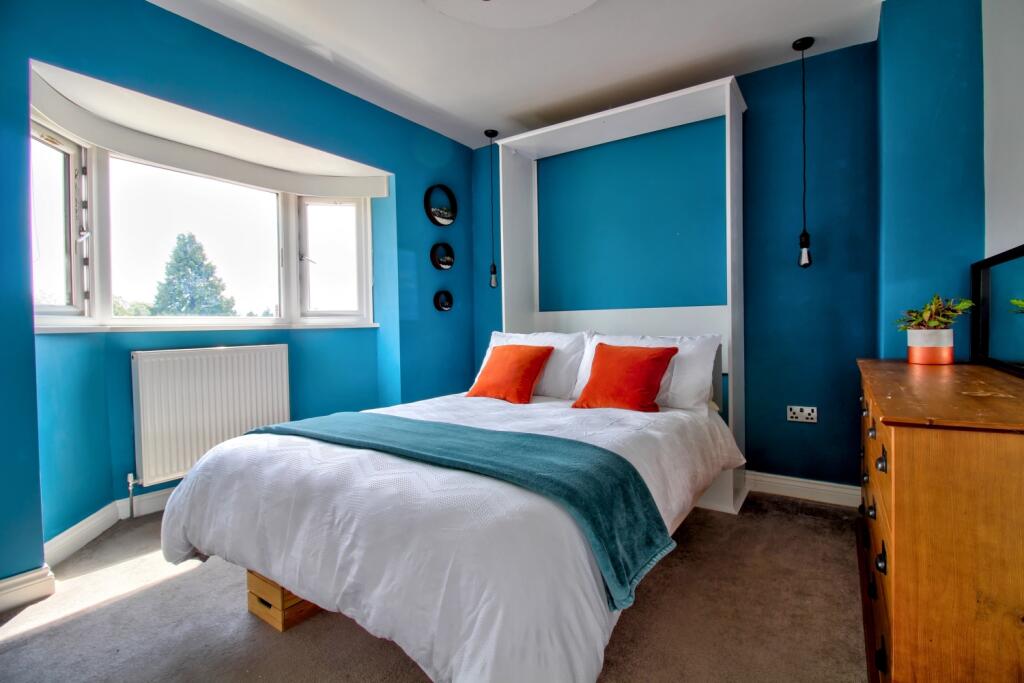 Hall Close Stoneleigh - Matt Clinton EweMove Kenil