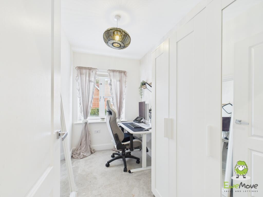 EweMove Estate Agents Basingstoke - Fishbourne Gar