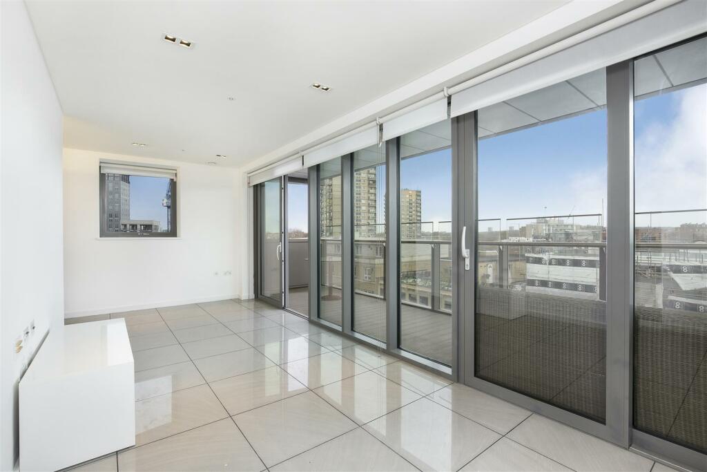 Brock Street 20 Apt 706 - rec.jpg