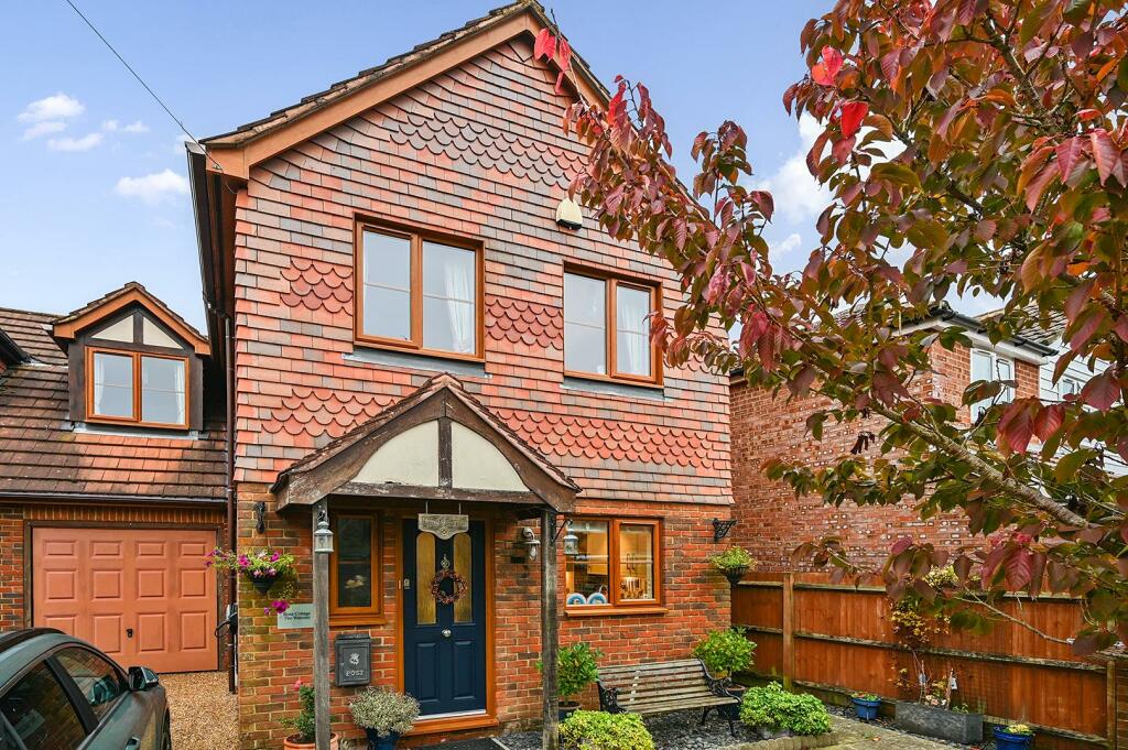 ROSE COTTAGE - TN17 3AN (4).jpg