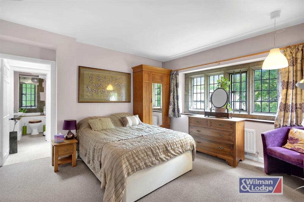Four Double Bed Character Property in Steeton (27)