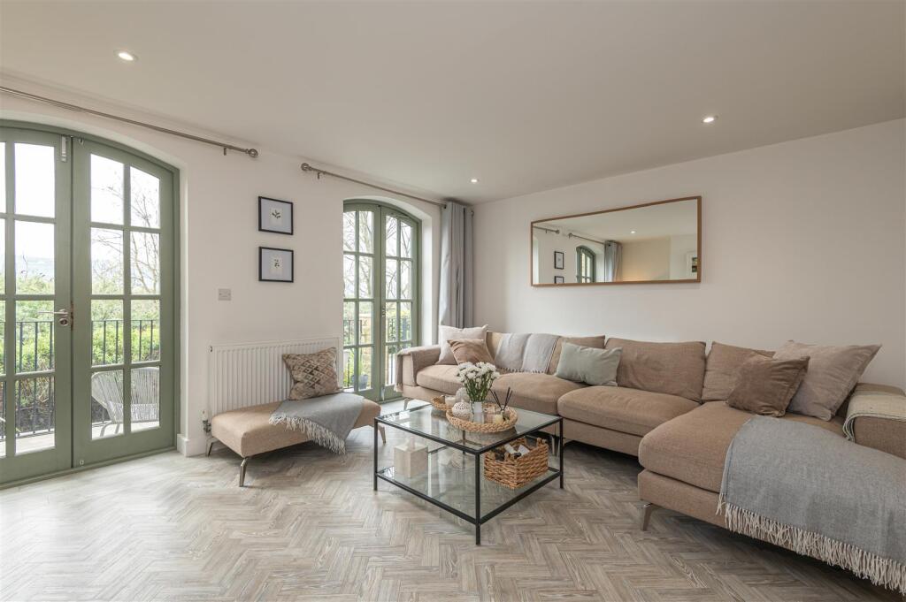 Lounge/Kitchen