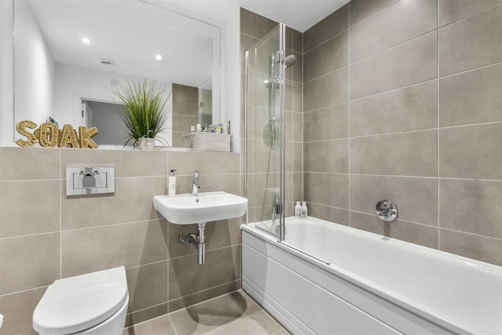 Flat 39 Aspen Rd, HP10 9FA-5.jpg