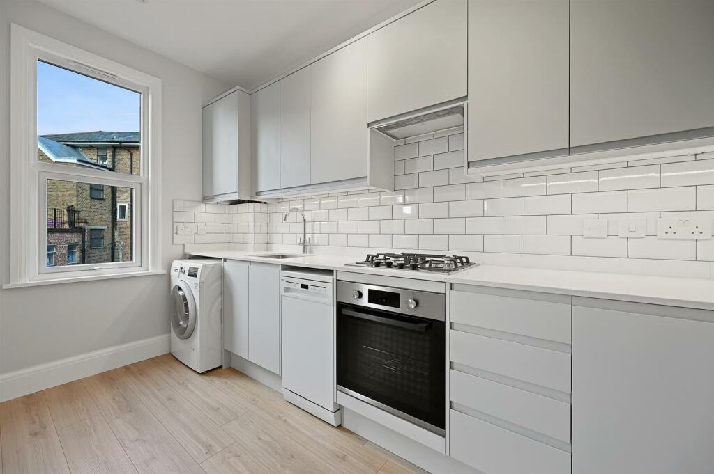 RCREE- Flat C, 7 castle hill parade- kitchen 6 (1)