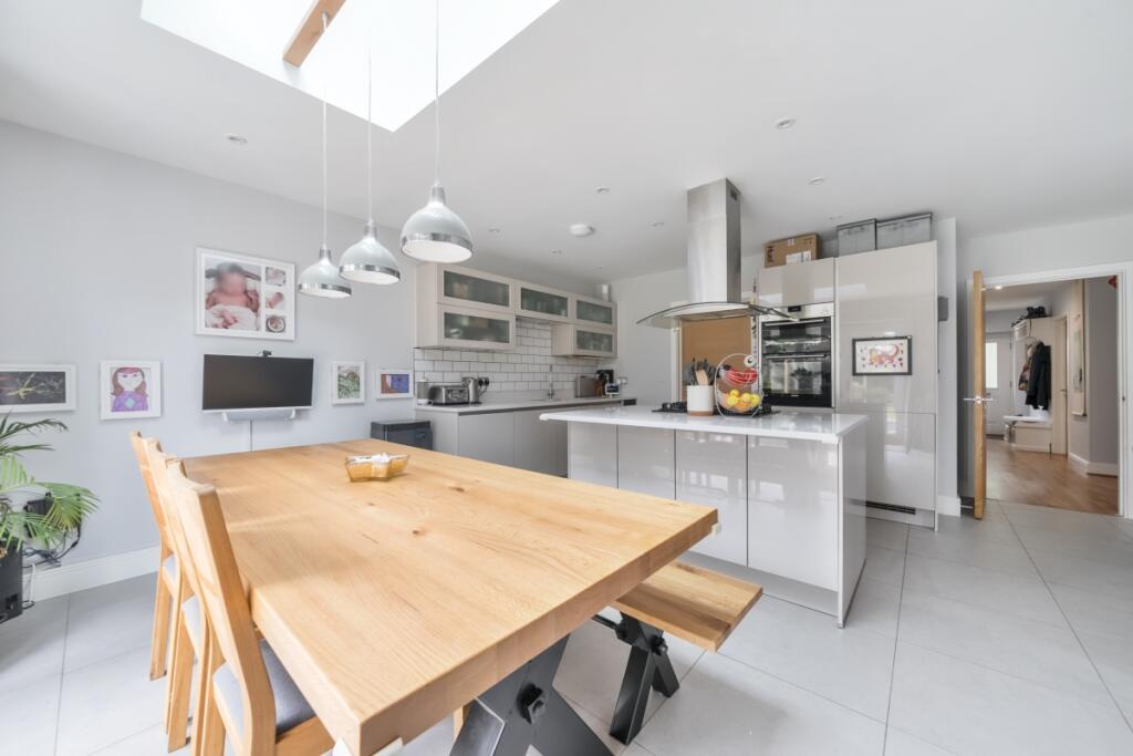 1297268-23-683856...