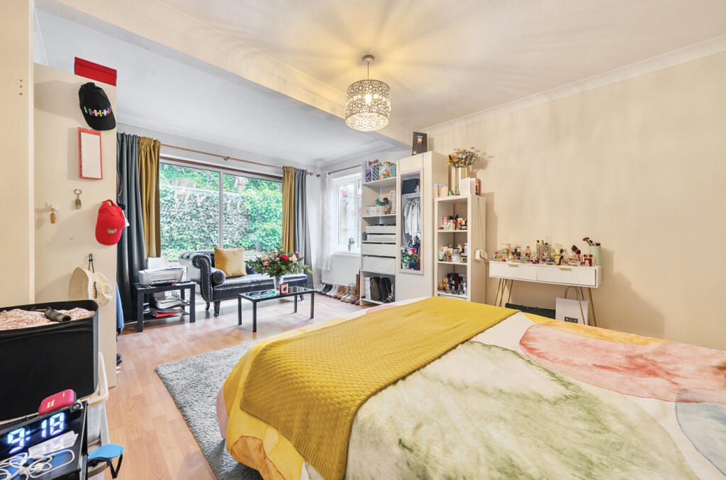 1305983-26-684163...