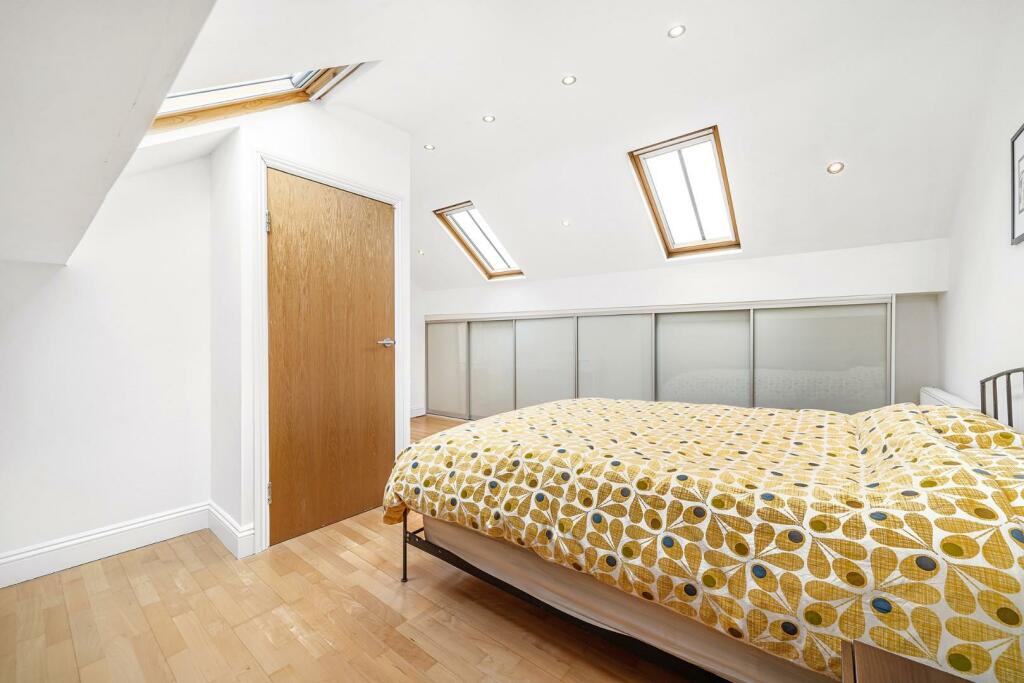Bedroom 1 (2).jpg
