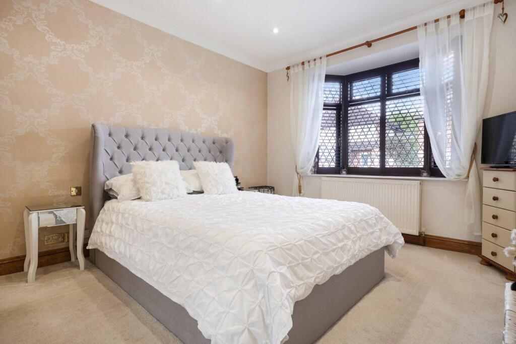CHESTERFIELD ROAD 36 KT19 9QP (6).jpg