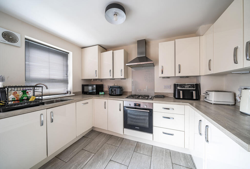 1296405-9-682ccb3...