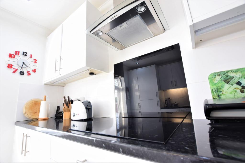 KITCHEN BREAKFAST ROOM