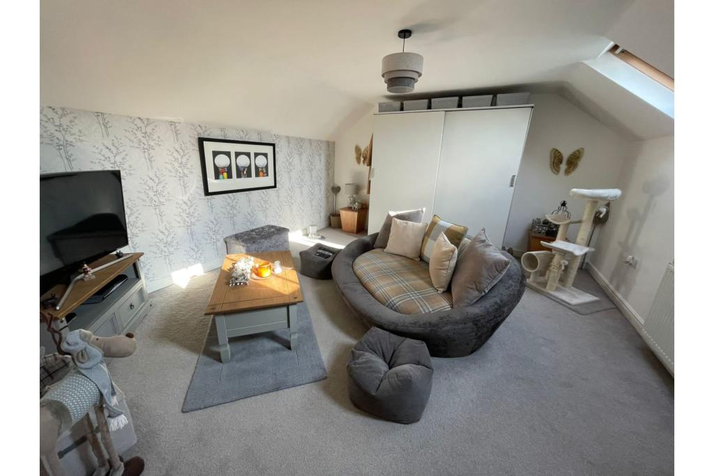 Sitting Room / Bed 3