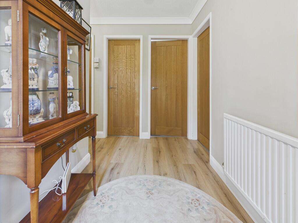 CAM04273G0-PR0136...