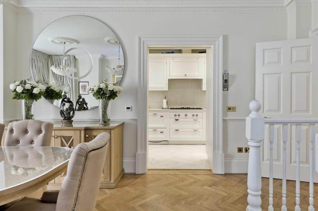 1b eaton sq-7011.jpg