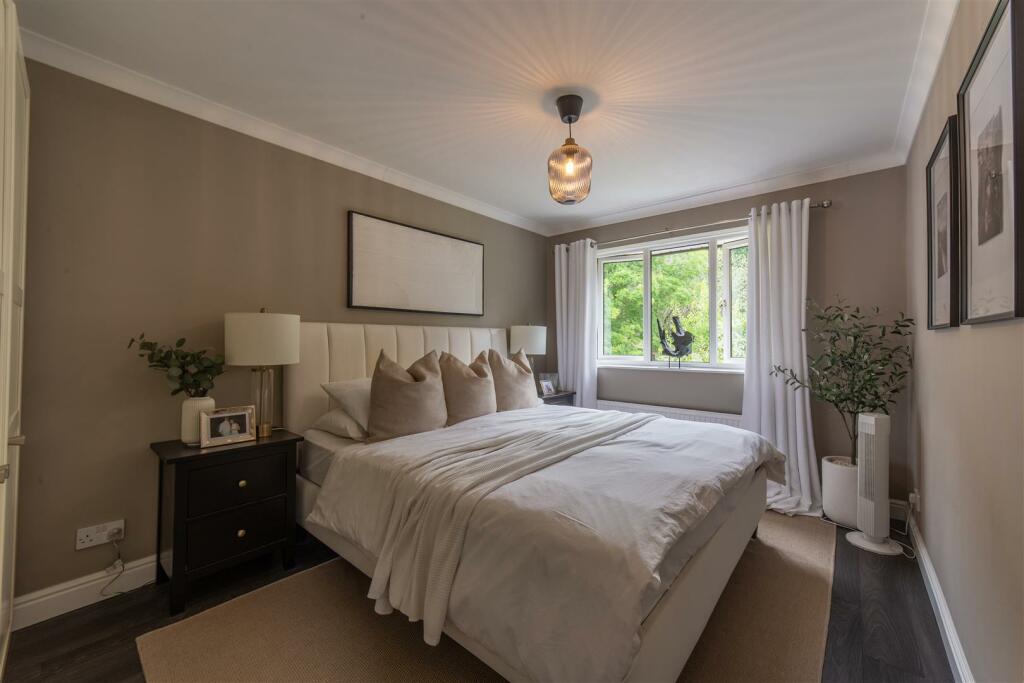 12 Paddock Close-2.jpg