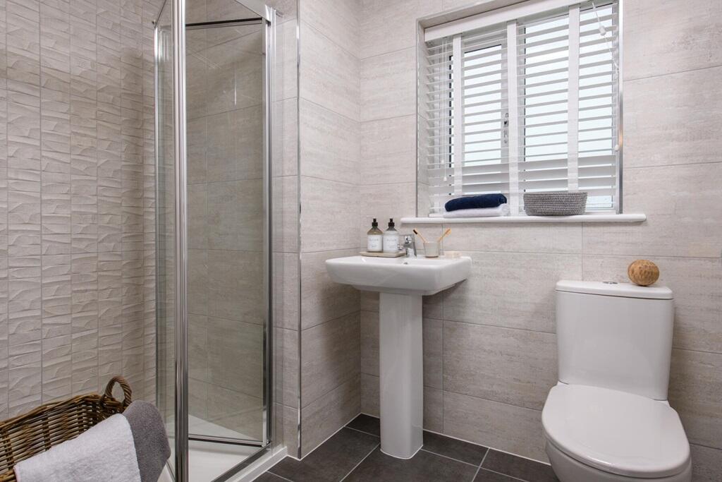 With an en suite shower room to help make mornings run smoother