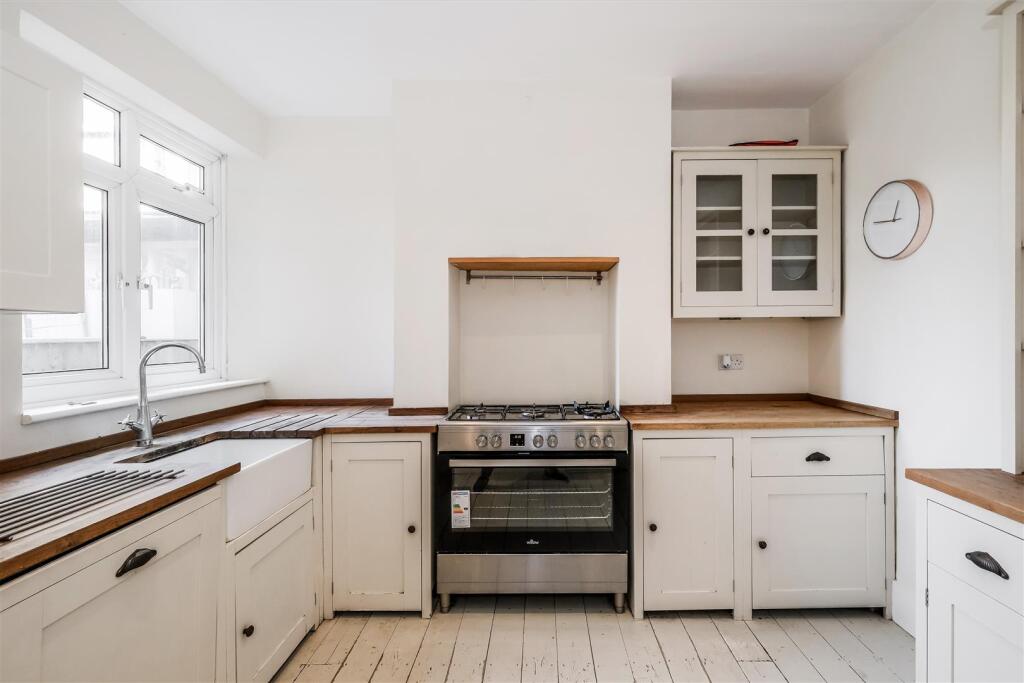 kitchen 2.jpg